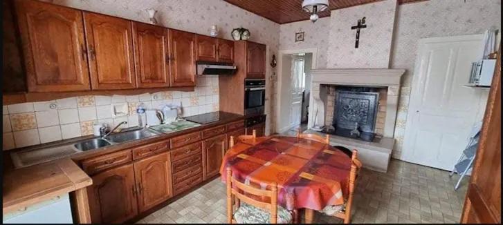Chambre Tout Equipee Lacroix-sur-Meuse Exterior foto
