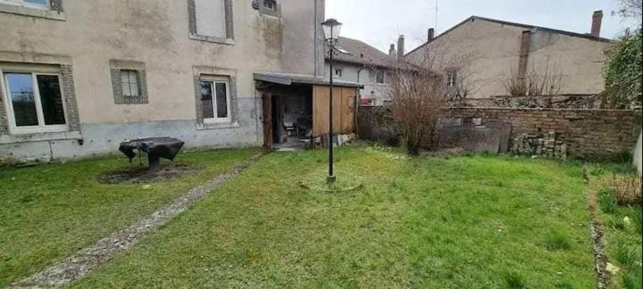 Chambre Tout Equipee Lacroix-sur-Meuse Exterior foto